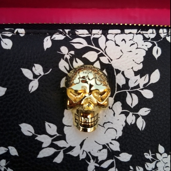 Rare, Betsey Johnson, Black & White, Wristlet Wallet - Picture 2 of 5